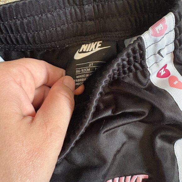 Nike Track Suit Sweater & Pants  Black Pink 2T Toddler Girls Hearts - Picture 7 of 9